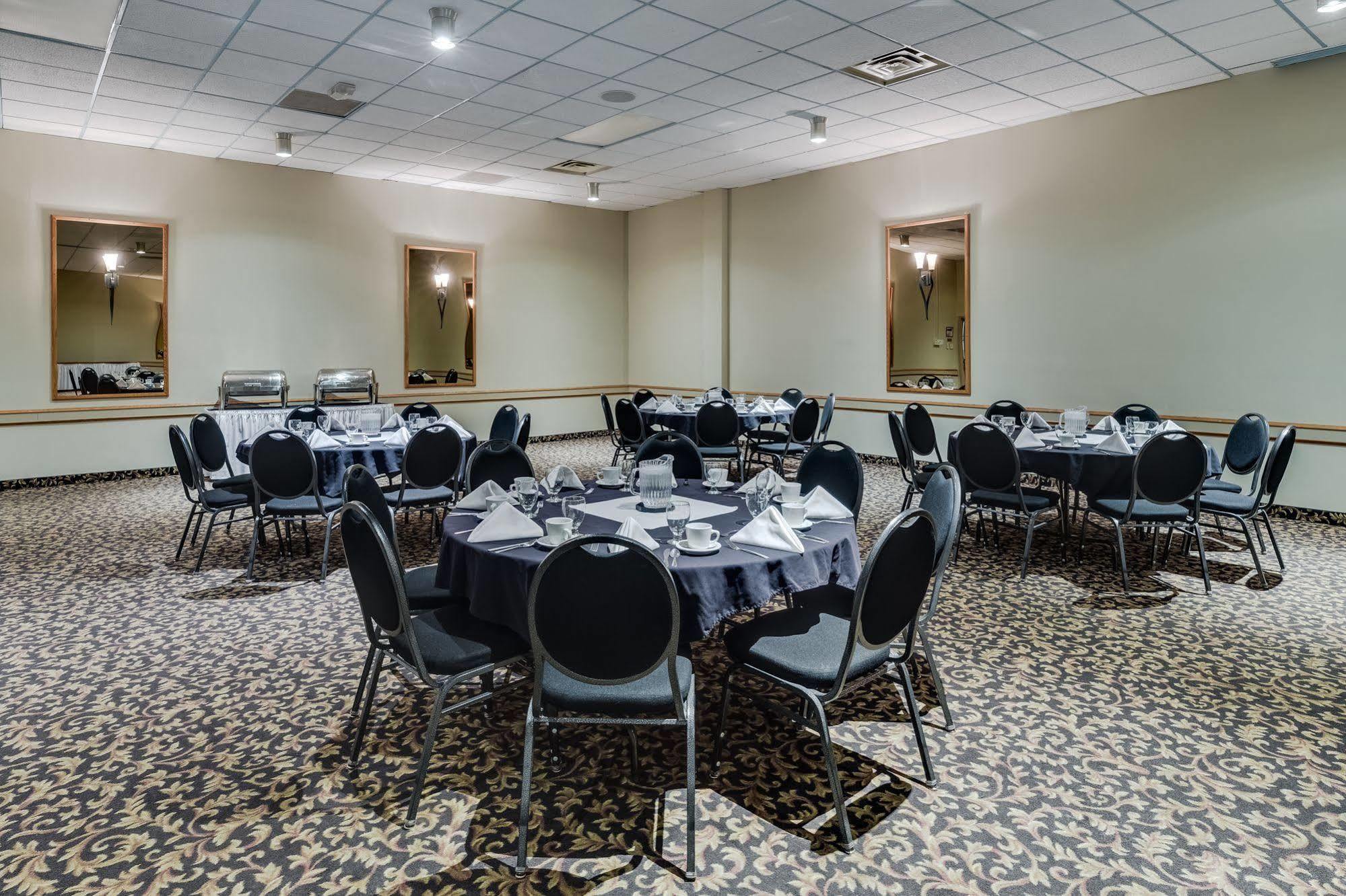Heritage Inn Hotel & Convention Centre - Moose Jaw Exterior foto